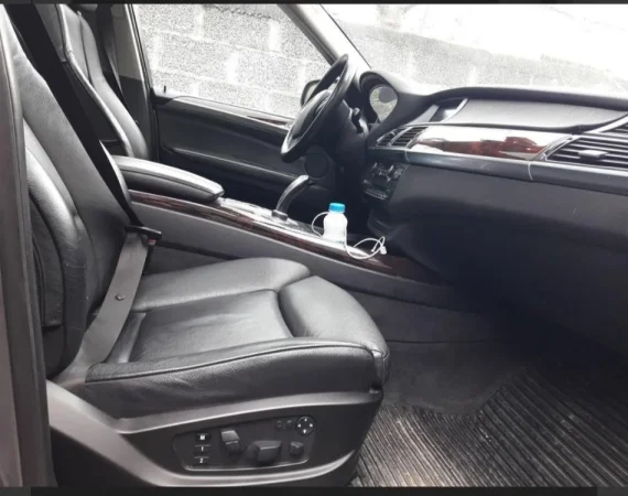 Tirane, shes makine Bmw x5 Benzin+Gaz, gri e erret automatik Klima 220 km 5.900 €