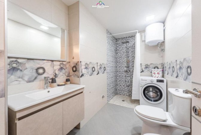 Tirane, jepet me qera apartament 2+1+Ballkon Kati 1, 114 m² 900 € (Kompleksi Kolombo)