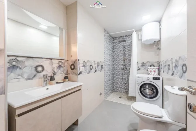 Tirane, jepet me qera apartament 2+1+Ballkon Kati 1, 114 m² 900 € (Kompleksi Kolombo)