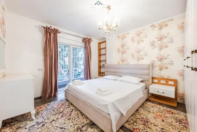 Tirane, jepet me qera apartament 2+1+Ballkon Kati 1, 114 m² 900 € (Kompleksi Kolombo)