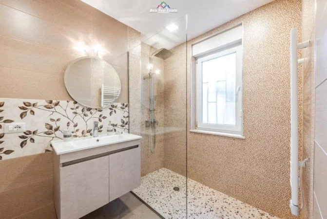 Tirane, jepet me qera apartament 2+1+Ballkon Kati 1, 114 m² 900 € (Kompleksi Kolombo)