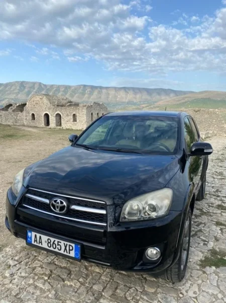 Berat, shes SUV Toyota Rav4 Nafte, e zeze automatik Kondicioner 267.000 km 8.500 €