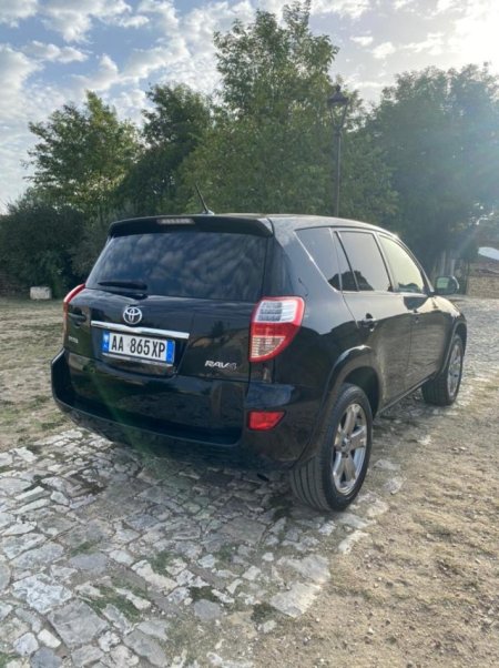 Berat, shes SUV Toyota Rav4 Nafte, e zeze automatik Kondicioner 267.000 km 8.500 €