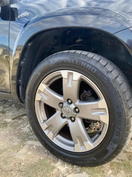 Berat, shes SUV Toyota Rav4 Nafte, e zeze automatik Kondicioner 267.000 km 8.500 €