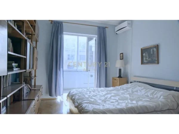 Tirane, jepet me qera apartament 2+1+Aneks+Ballkon Kati 4, 100 m² 730 € (Kafe flora)