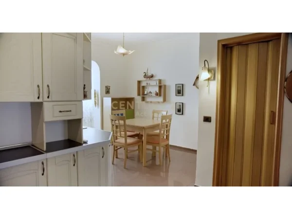 Tirane, jepet me qera apartament 2+1+Aneks+Ballkon Kati 4, 100 m² 730 € (Kafe flora)