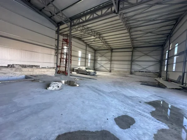 Tirane, jepet me qera magazine Kati 0, 870 m² 2.100 € (vore)