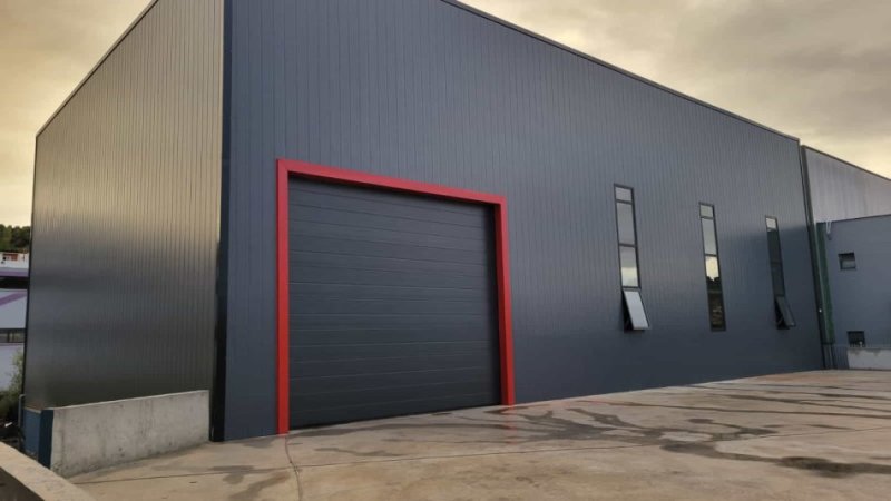 Tirane, jepet me qera magazine Kati 0, 870 m² 2.100 € (vore)