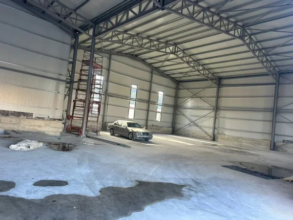 Tirane, jepet me qera magazine Kati 0, 870 m² 2.100 € (vore)