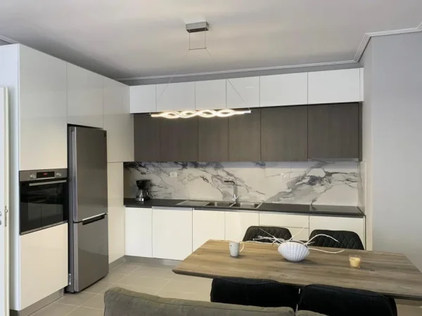 Tirane, jepet me qera apartament 2+1 Kati 4, 90 m² 600 € 