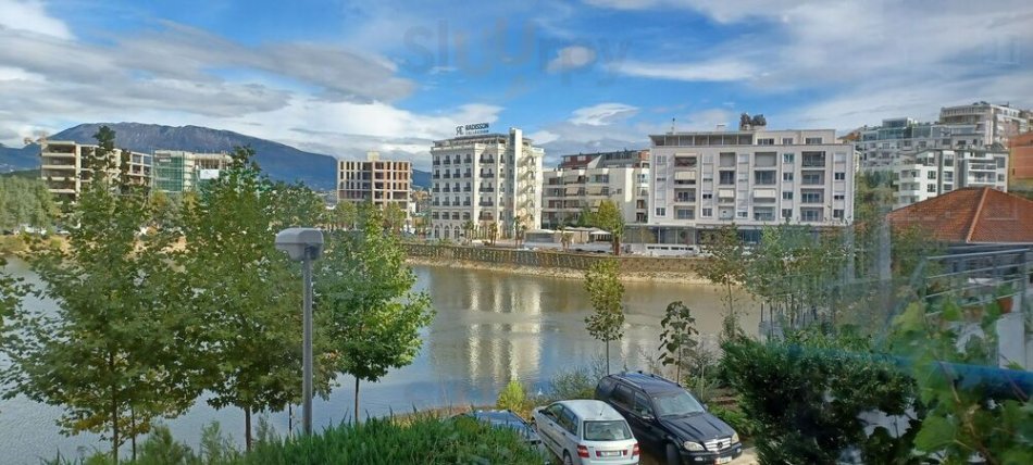 Tirane, shitet garazh | post parkimi Kati 0, 120 m² 