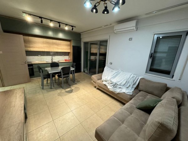 Tirane, jepet me qera apartament 1+1 Kati 3, 