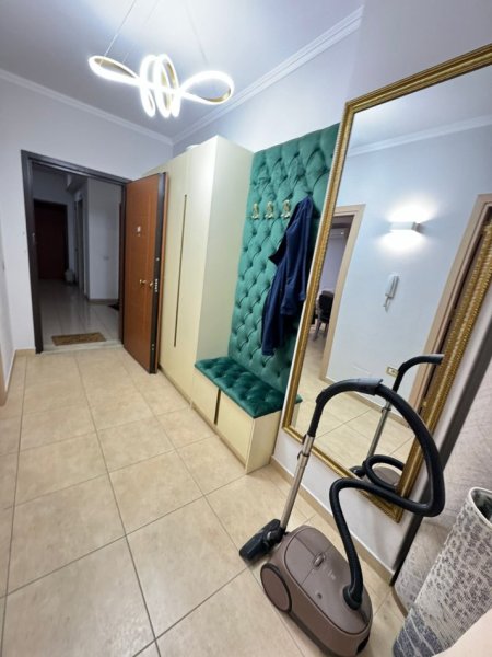 Tirane, jepet me qera apartament 1+1 Kati 3, 