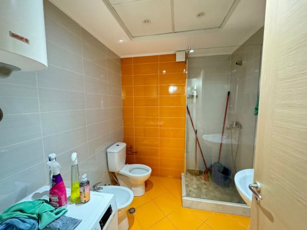 Tirane, jepet me qera apartament 1+1 Kati 3, 