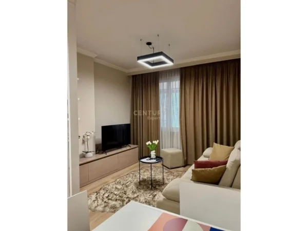 Tirane, jepet me qera apartament 1+1+Aneks+Ballkon Kati 4, 70 m² 850 € 