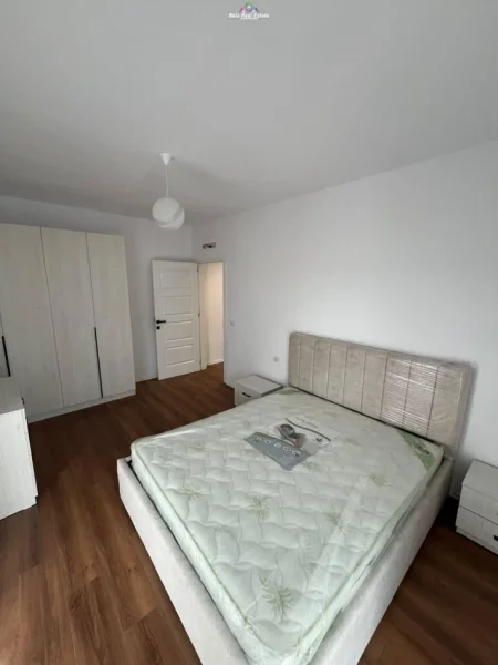 Tirane, jepet me qera apartament 1+1+Ballkon Kati 8, 65 m² 60.000 leke  (shkolla e kuqe)
