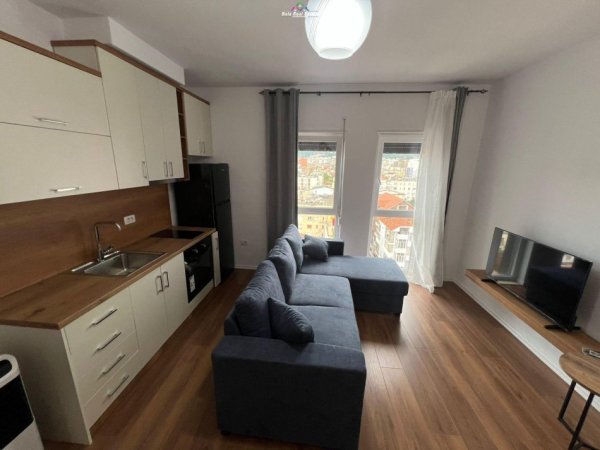 Tirane, jepet me qera apartament 1+1+Ballkon Kati 8, 65 m² 60.000 leke  (shkolla e kuqe)