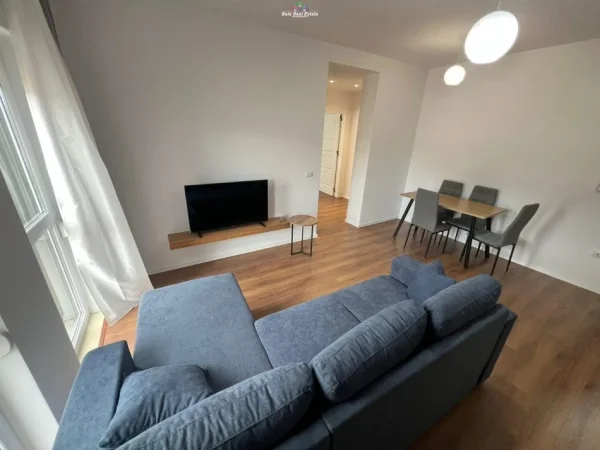 Tirane, jepet me qera apartament 1+1+Ballkon Kati 8, 65 m² 60.000 leke  (shkolla e kuqe)