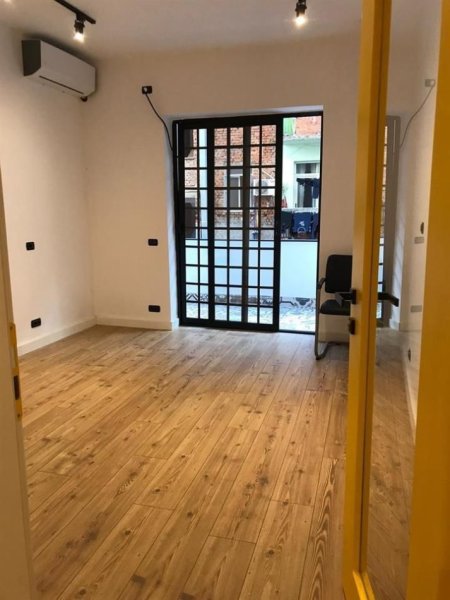 Tirane, jepet me qera ambjent biznesi Kati 2, 110 m² 1.000 € (RRUGA E DURRESIT)