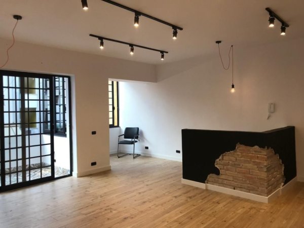 Tirane, jepet me qera ambjent biznesi Kati 2, 110 m² 1.000 € (RRUGA E DURRESIT)