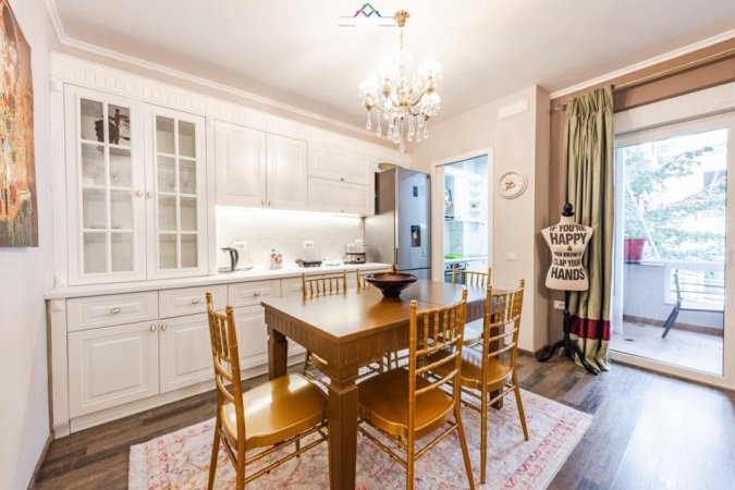 Tirane, jepet me qera apartament 2+1 Kati 1, 114 m² 900 € (liqeni i thate)