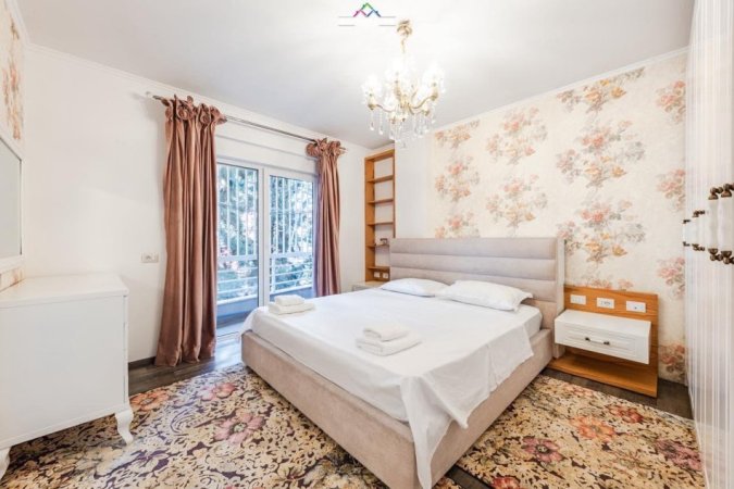 Tirane, jepet me qera apartament 2+1 Kati 1, 114 m² 900 € (liqeni i thate)