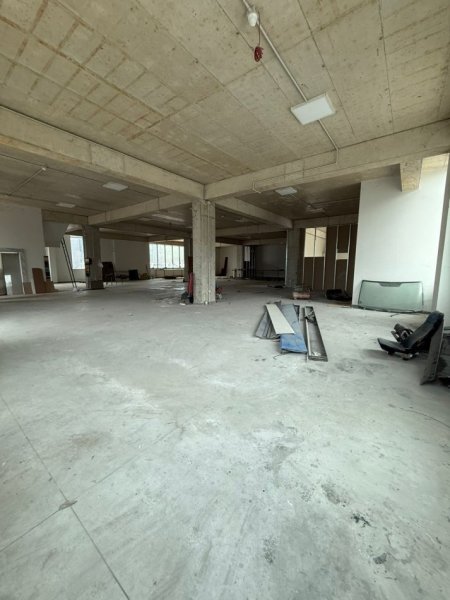 Tirane, jepet me qera magazine Kati 0, 650 m² 2.000 € (PEZE HELMES)