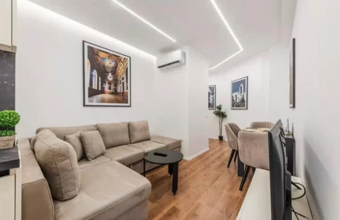 Tirane, jepet me qera apartament 1+1+Ballkon Kati 4, 64 m² 700 € 