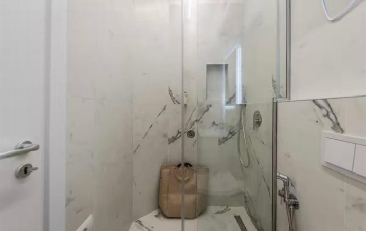 Tirane, jepet me qera apartament 1+1+Ballkon Kati 4, 64 m² 700 € 