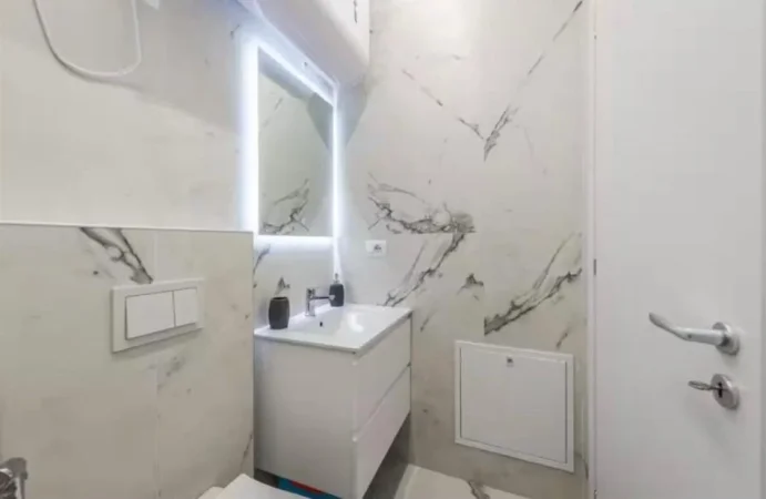 Tirane, jepet me qera apartament 1+1+Ballkon Kati 4, 64 m² 700 € 