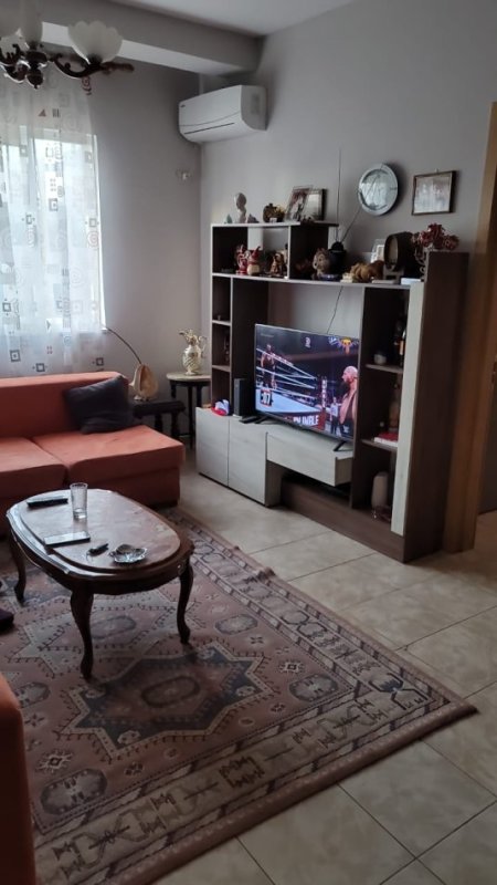 Tirane, jepet me qera apartament 2+1+Ballkon Kati 3, 116 m² 600 € (gjuhet e huaja)
