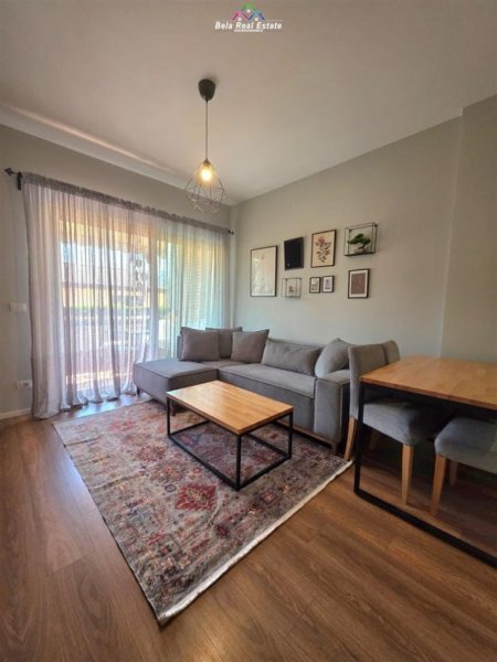 Tirane, jepet me qera apartament 1+1+Ballkon Kati 3, 60 m² 600 € (liqeni i thate)