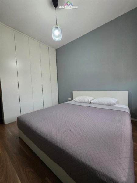 Tirane, jepet me qera apartament 1+1+Ballkon Kati 3, 60 m² 600 € (liqeni i thate)