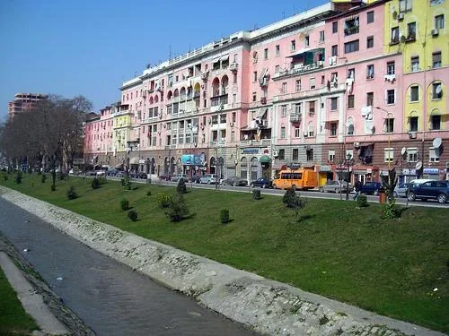 Tirane, shitet 2+1 , 66 m²-Shallvaret