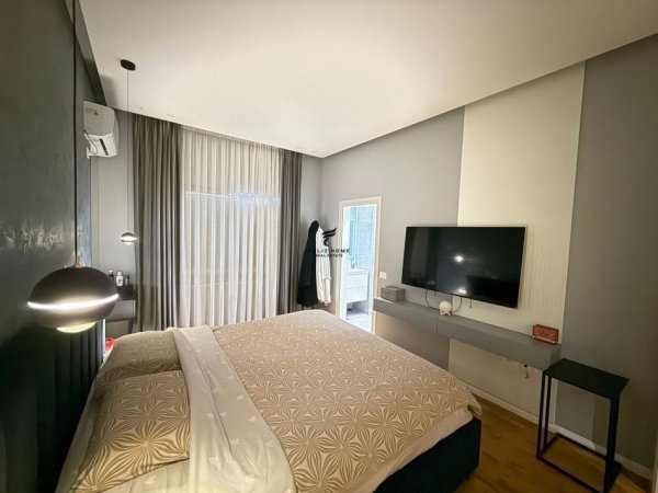 Tirane, shitet apartament 2+1 Kati 5, 250 m² 300.000 € (FRESK)