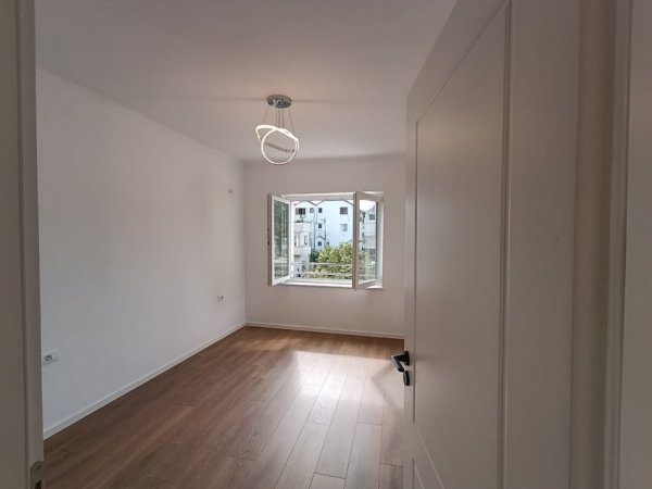 Tirane, shitet apartament 1+1+Aneks+Ballkon Kati 3, 57 m² 118.000 € (Tirana e Re)