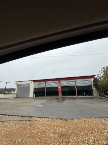 Tirane, jepet me qera magazine Kati 0, 1.000 m² 1.500 € (PEZE HELMES)