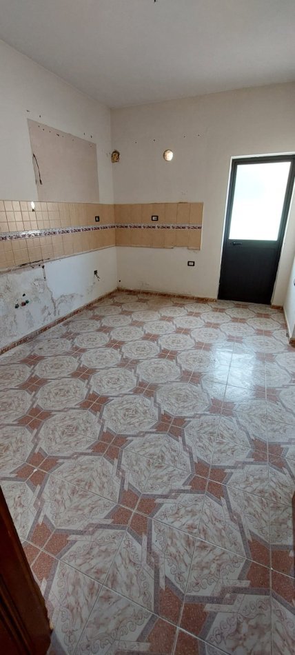 Durres, jepet me qera shtepi 3+1+Ballkon Kati 2, 400 €