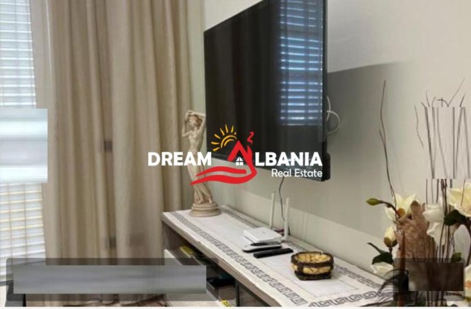 Tirane, jepet me qera apartament 1+1 , 75 m² 800 € (ne Qender prane Piaces)