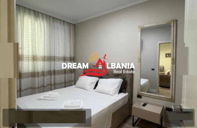 Tirane, jepet me qera apartament 1+1 , 75 m² 800 € (ne Qender prane Piaces)