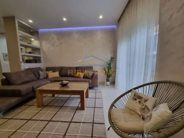 Tirane, jepet me qera apartament 2+1+Ballkon , 104 m² 900 € (Kopshti Botanik)