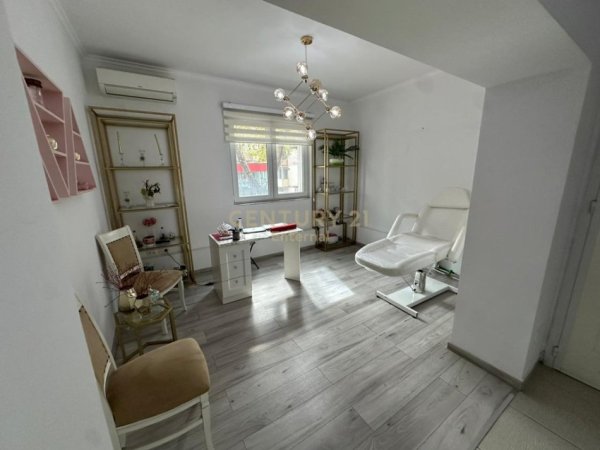 Tirane, jepet me qera zyre Kati 2, 66 m² 800 € (Myslym Shyri)