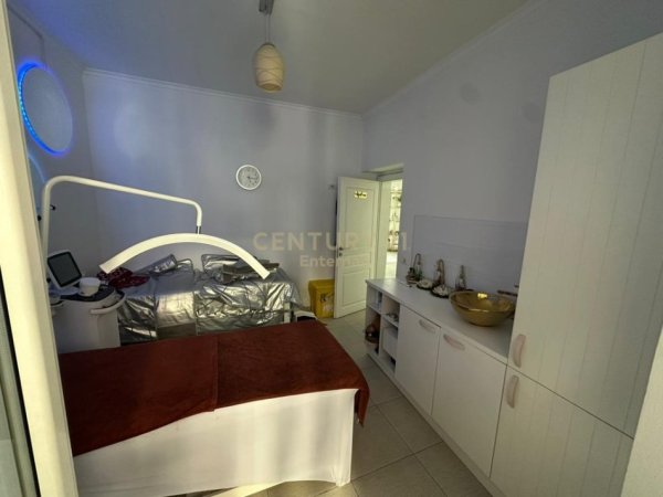 Tirane, jepet me qera zyre Kati 2, 66 m² 800 € (Myslym Shyri)