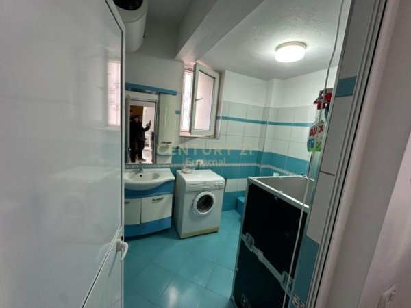 Tirane, jepet me qera zyre Kati 2, 66 m² 800 € (Myslym Shyri)