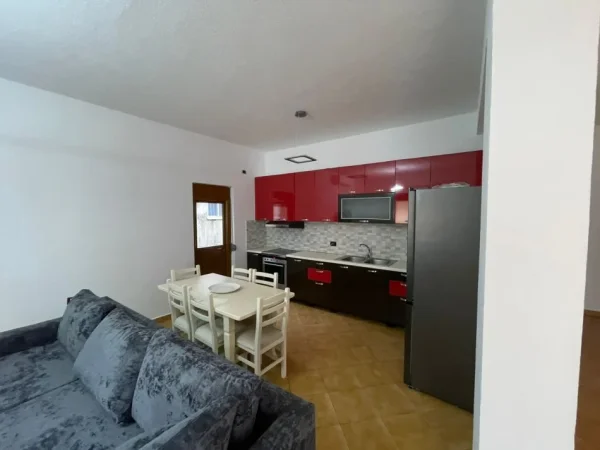 Tirane, jepet me qera apartament 3+1 , 150 m² 700 € (ASTIR)