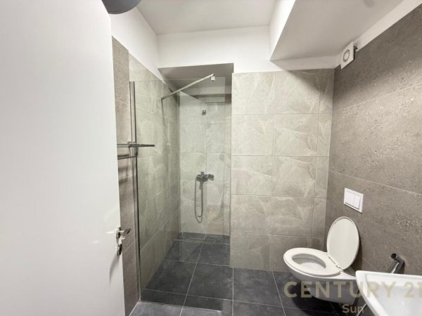 Tirane, jepet me qera zyre Kati 6, 117 m² 1.500 € (Rr. Kavajes)