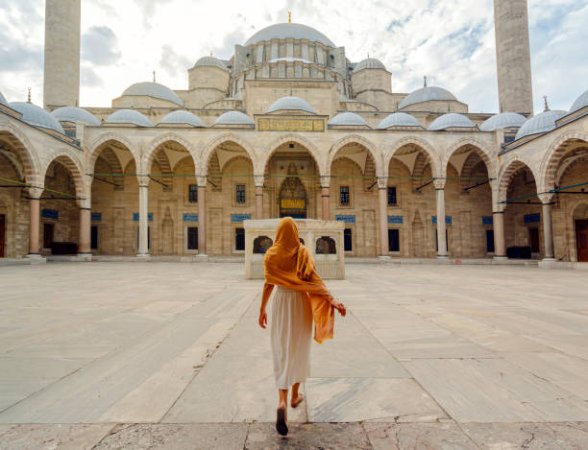 Tirane, oferte City-tour | Vizita qytetesh 𝐒𝐭𝐚𝐦𝐛𝐨𝐥𝐥-𝐒𝐞𝐥𝐚𝐧𝐢𝐤 𝟒 𝐝𝐢𝐭𝐞 𝟑 𝐧𝐞𝐭𝐞 , 𝐦𝐞 𝐚𝐮𝐭𝐨𝐛𝐮𝐬 𝐝𝐡𝐞 𝐠𝐮𝐢𝐝𝐞.