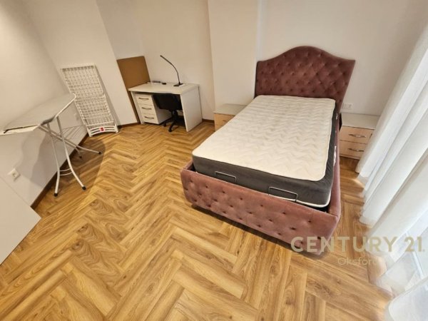 Tirane, jepet me qera apartament 2+1+Aneks+Ballkon Kati 3, 130 m² 1.200 € (Liqeni i Thate)