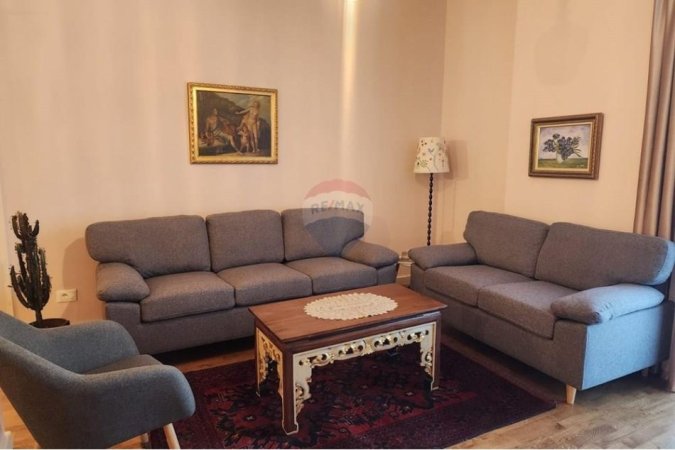 Tirane, jepet me qera apartament 2+1 , 124 m² 1.600 € (Rruga e Kosovarëve, Tiranë)