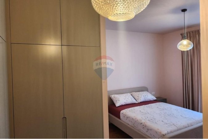 Tirane, jepet me qera apartament 2+1 , 124 m² 1.600 € (Rruga e Kosovarëve, Tiranë)